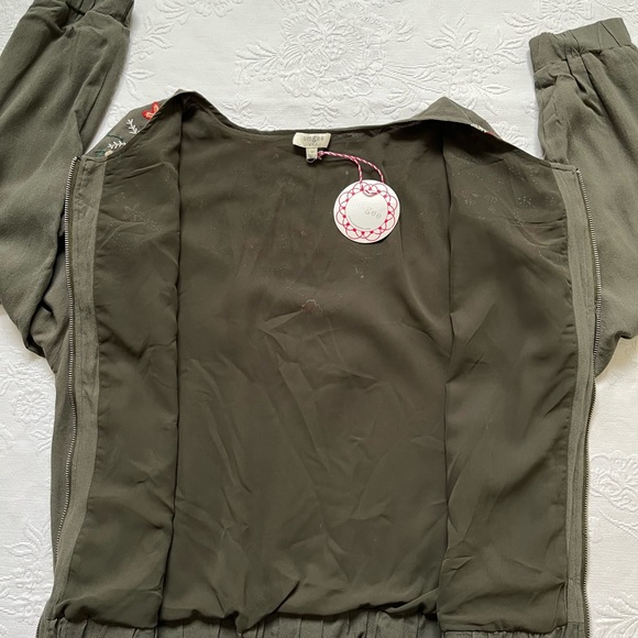 NWT Umgee Floral Embroidered Bomber Jacket Ruffle Olive Green Zip Up Medium - Picture 13 of 14